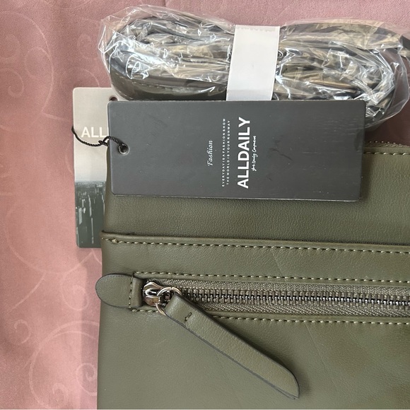 Alldaily Cross body👛 - Picture 2 of 4